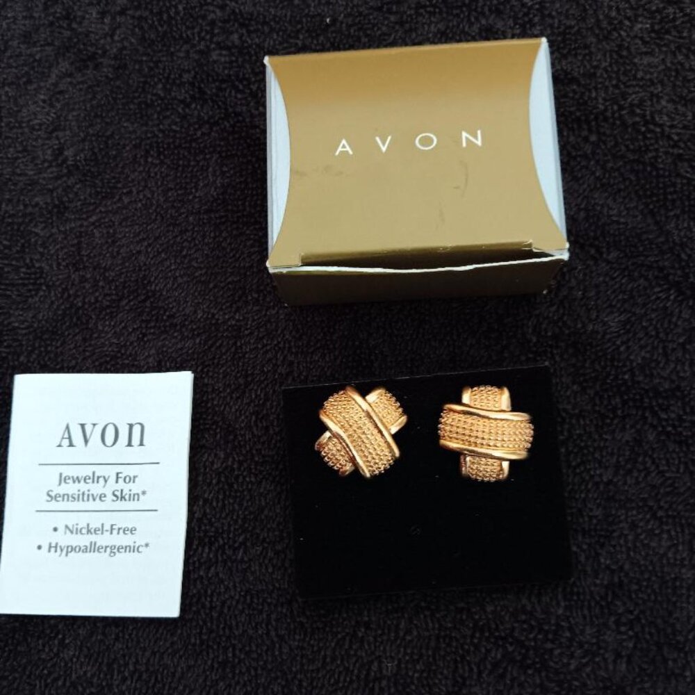 1998 Vintage Avon NIB Gold Tone Textured "X" Pierced Earrings